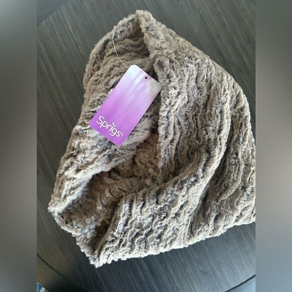 Textured faux fur (mink) cowl neck scarf - Picture 5 of 7